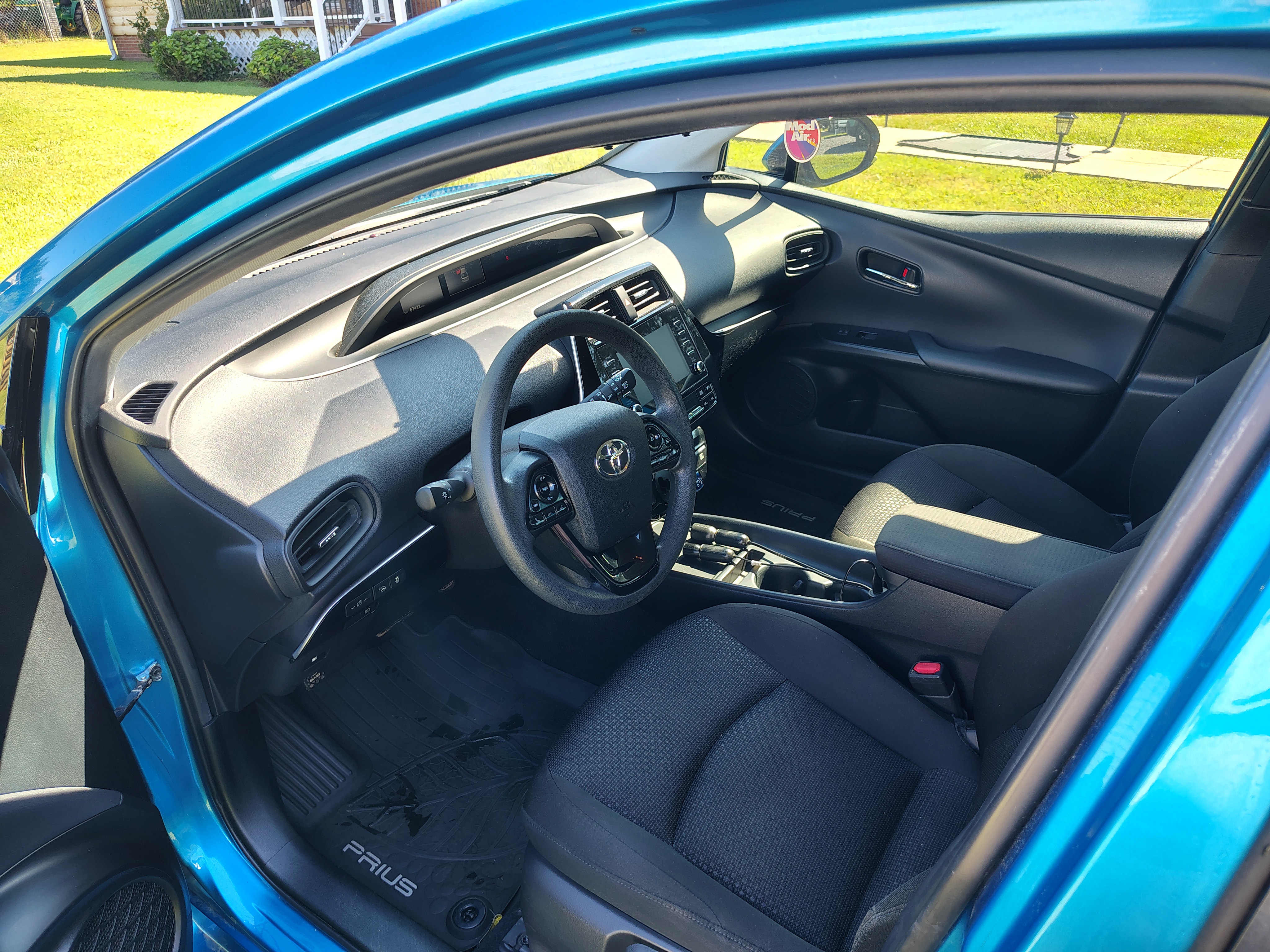 Used 2020 Toyota Prius LE FWD image 13