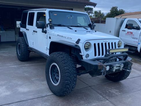 Used 2015 Jeep Wrangler Unlimited Rubicon w/ Connectivity Group image 2