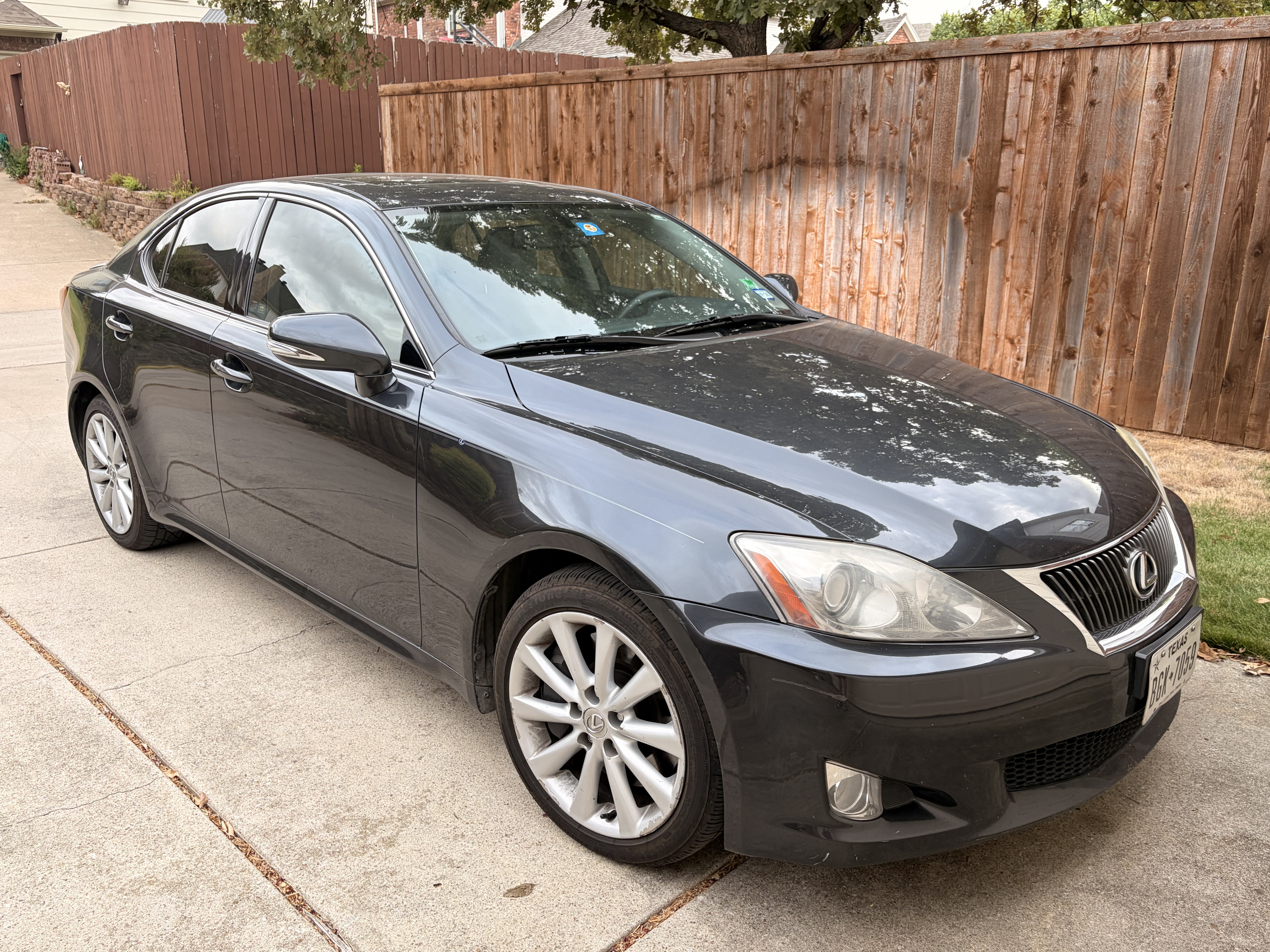 Used 2010 Lexus IS 350 w/ Preferred Accessory Package RWD image 6
