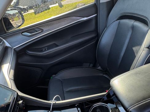 Used 2023 Jeep Grand Cherokee L Limited w/ Black Appearance Package image 16