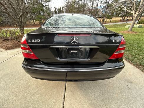 Used 2005 Mercedes-Benz E 320 CDI Sedan image 4