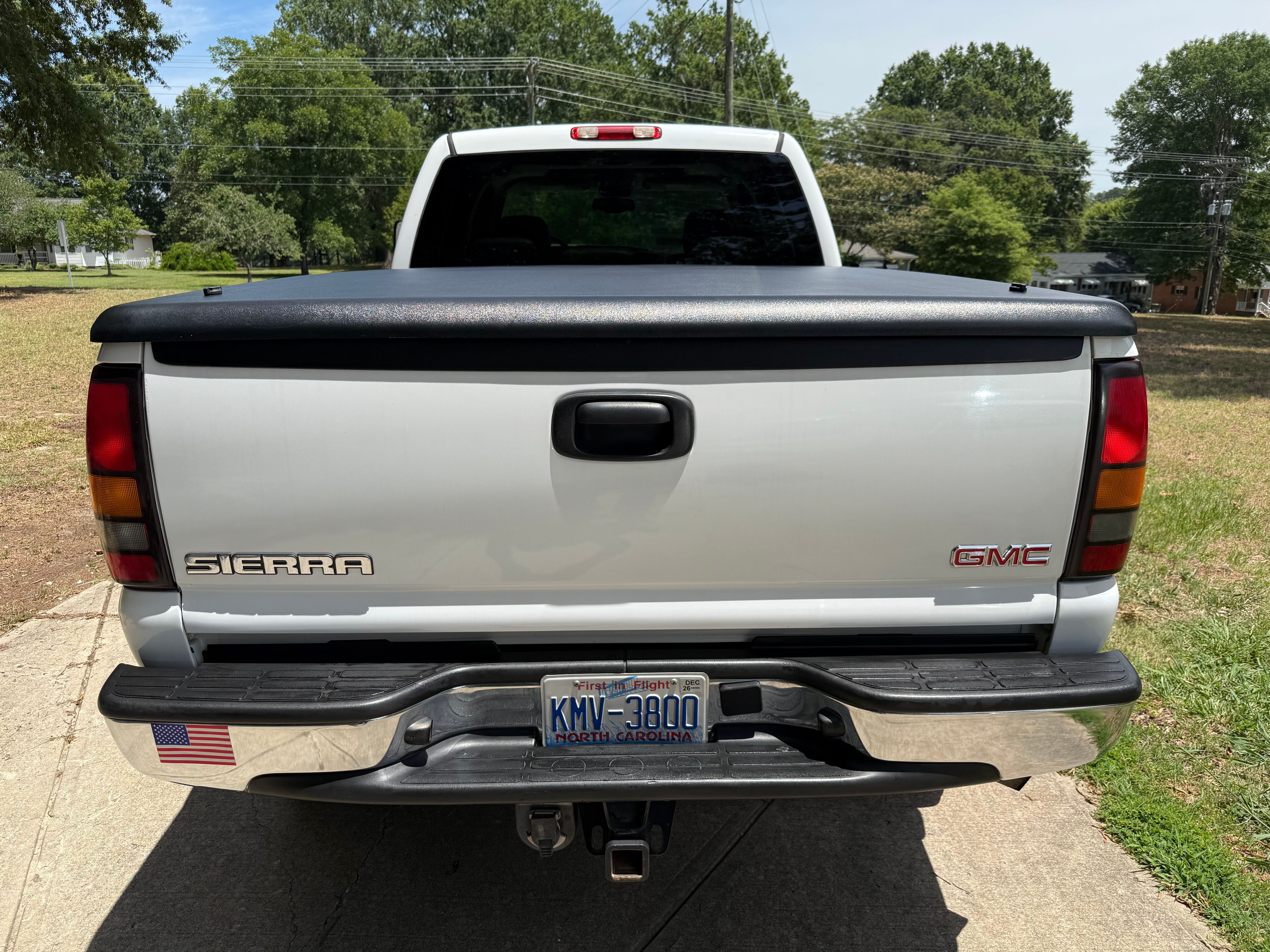 Used 2005 GMC Sierra 2500 SLT w/ Heavy-Duty Power Package AWD/4WD image 4
