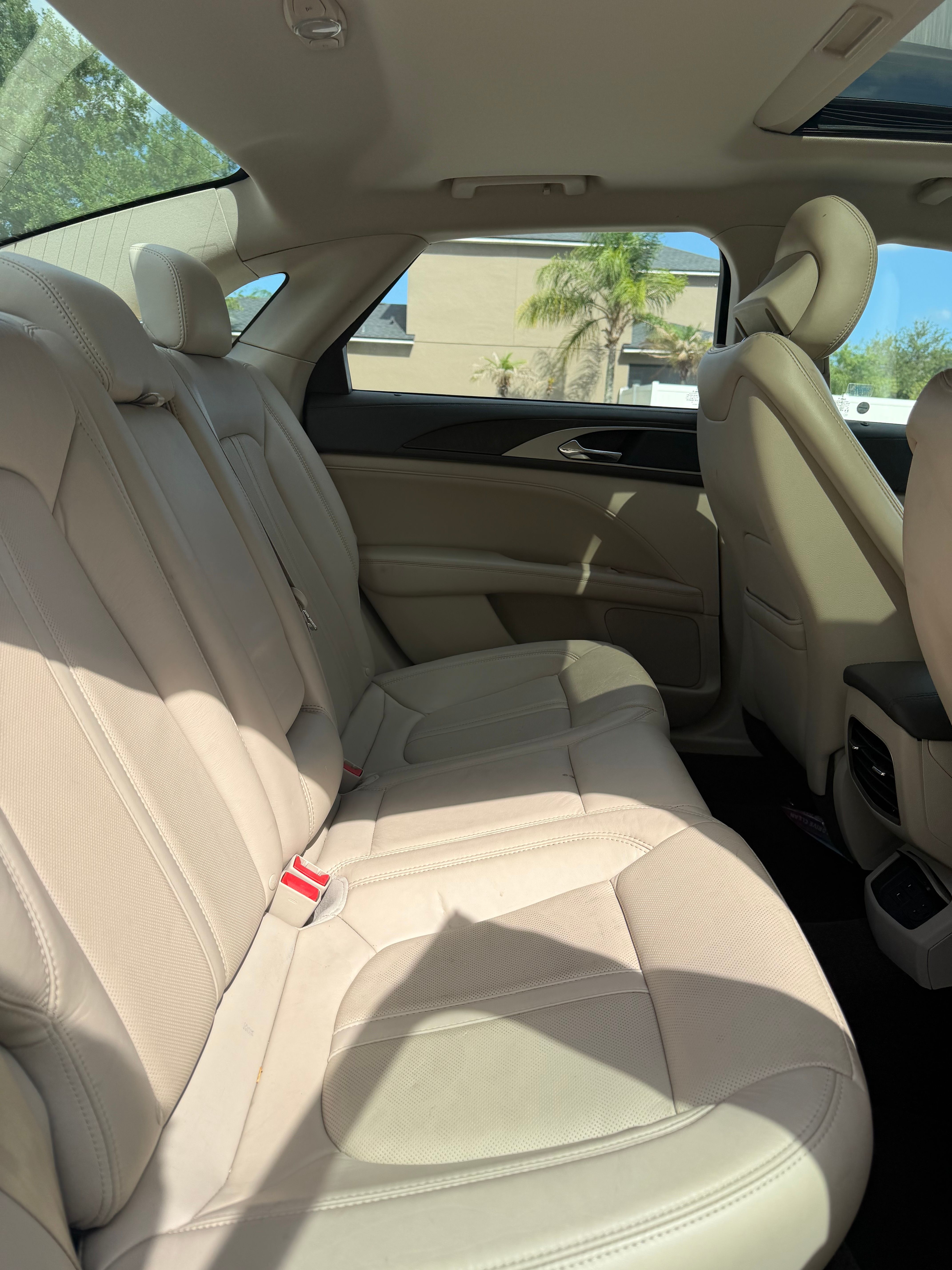 Used 2017 Lincoln MKZ Reserve FWD image 10
