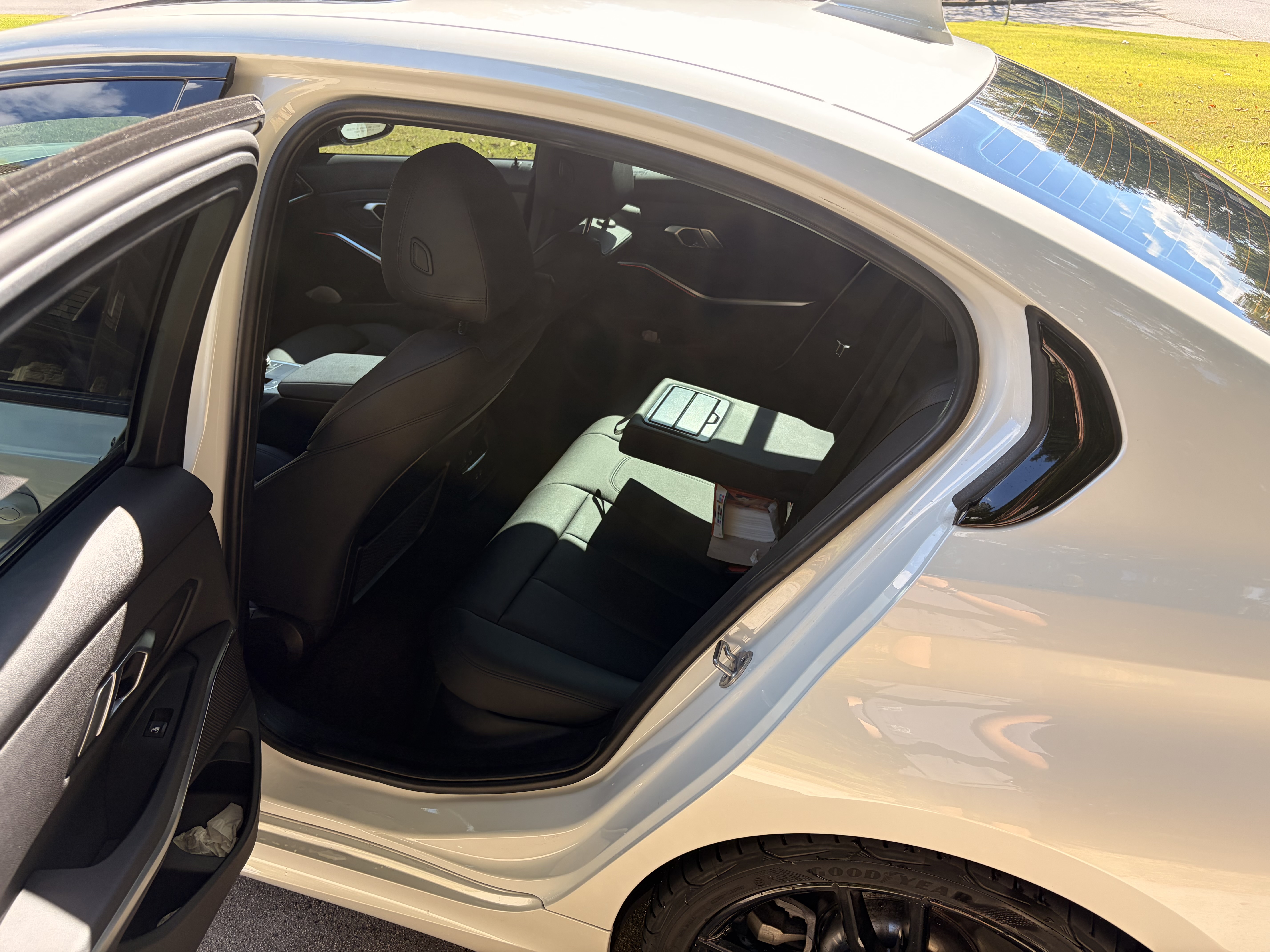 Used 2021 BMW 330i Sedan w/ M Sport Package RWD image 10