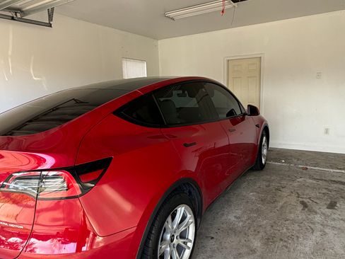 Used 2021 Tesla Model Y Long Range image 9