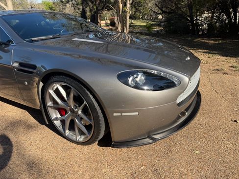 Used 2006 Aston Martin V8 Vantage Coupe 2D image 10