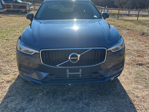 Used 2021 Volvo XC60 T6 Momentum image 2