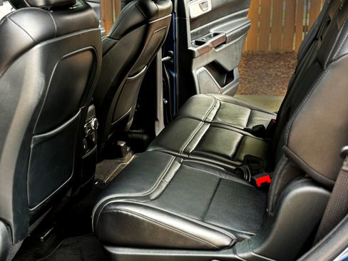 Used 2020 Ford Explorer ST w/ ST Street Pack image 4