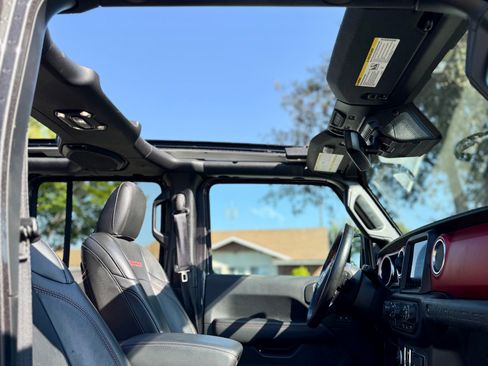 Used 2022 Jeep Wrangler Unlimited Rubicon w/ Xtreme Recon 35" Tire Package AWD/4WD image 9