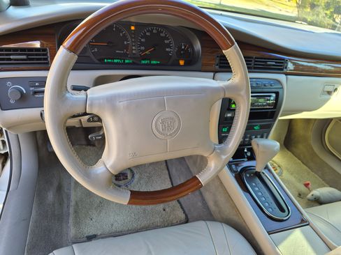 Used 2002 Cadillac Eldorado Touring w/ Preffered Equipment Group image 16