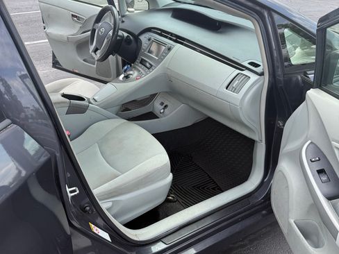 Used 2013 Toyota Prius Two image 13