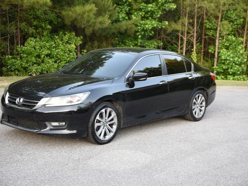 Used 2014 Honda Accord Sport image 2