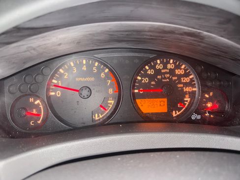 Used 2015 Nissan Frontier SV image 9