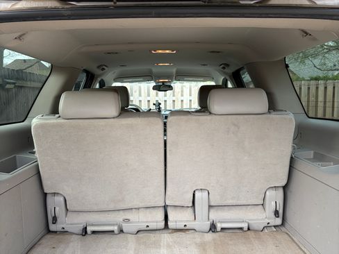 Used 2007 GMC Yukon XL SLT w/ SLT Preferred Equipment Group image 11