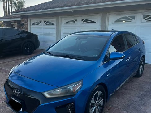Used 2017 Hyundai Ioniq Limited w/ Limited Ultimate Package 02 FWD image 2