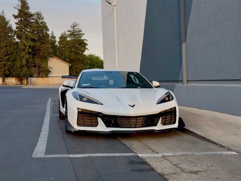 Used 2024 Chevrolet Corvette Z06 RWD image 4