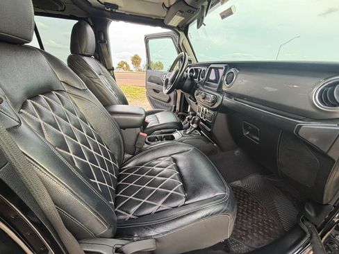 Used 2019 Jeep Wrangler Unlimited Sahara AWD/4WD image 30