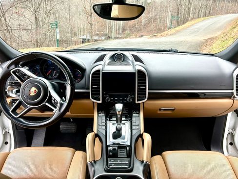 Used 2018 Porsche Cayenne image 12