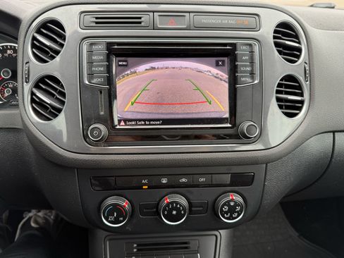 Used 2017 Volkswagen Tiguan Limited w/ Premium Package image 12