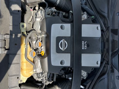 Used 2016 Nissan 370Z Coupe RWD image 17