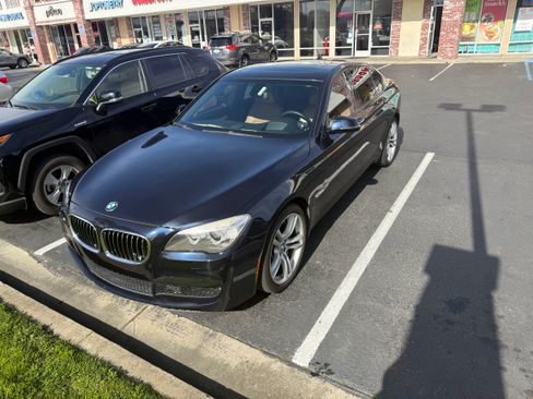 Used 2014 BMW 750i 750i Sedan 4D image 1