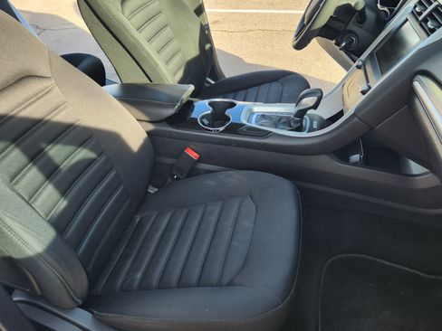 Used 2014 Ford Fusion SE image 9