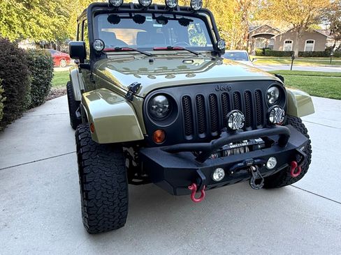 Used 2013 Jeep Wrangler Unlimited Sahara w/ Connectivity Group image 10