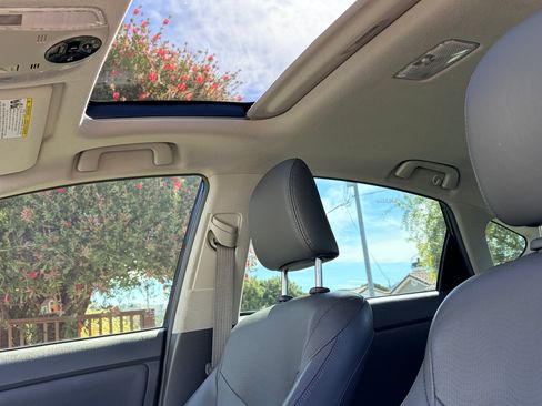 Used 2010 Toyota Prius Four w/ Solar Roof Pkg FWD image 13