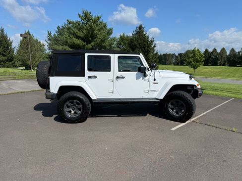 Used 2016 Jeep Wrangler Unlimited Sahara AWD/4WD image 23
