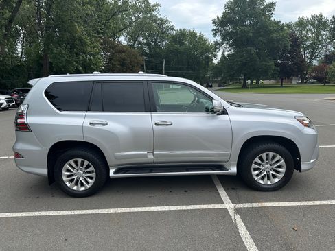 Used 2015 Lexus GX 460 w/ Premium Package AWD/4WD image 2
