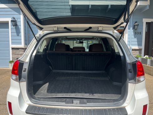 Used 2013 Subaru Outback 3.6R Limited AWD/4WD image 6