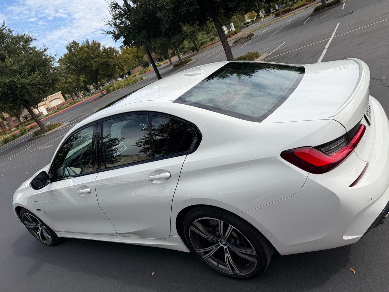 Used 2022 BMW 330e w/ M Sport Package RWD image 16