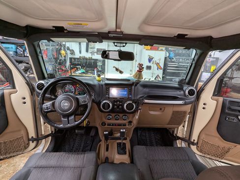 Used 2011 Jeep Wrangler Unlimited Sahara w/ Connectivity Group image 8