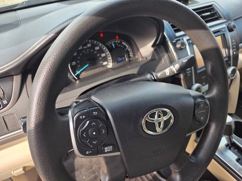 Used 2014 Toyota Camry LE image 9