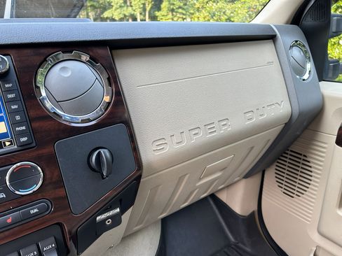 Used 2010 Ford F350 Lariat image 14