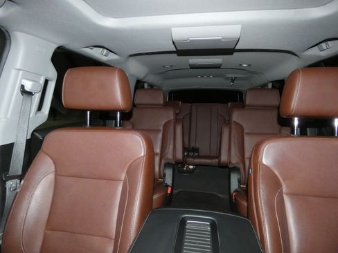 Used 2019 Chevrolet Suburban Premier w/ Premier Plus Edition image 28