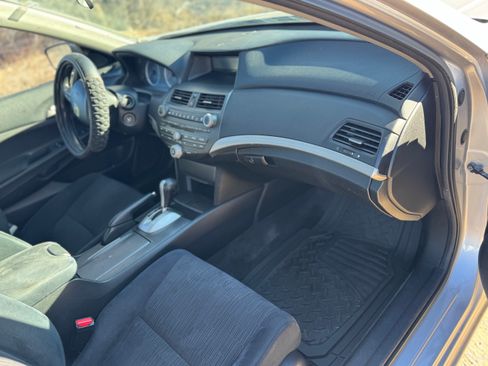 Used 2011 Honda Accord LX-P image 2