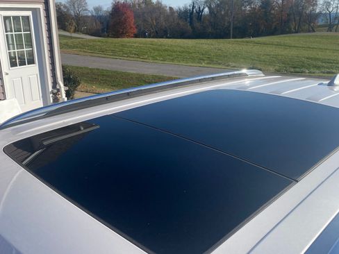 Used 2017 Ford Explorer Limited image 15