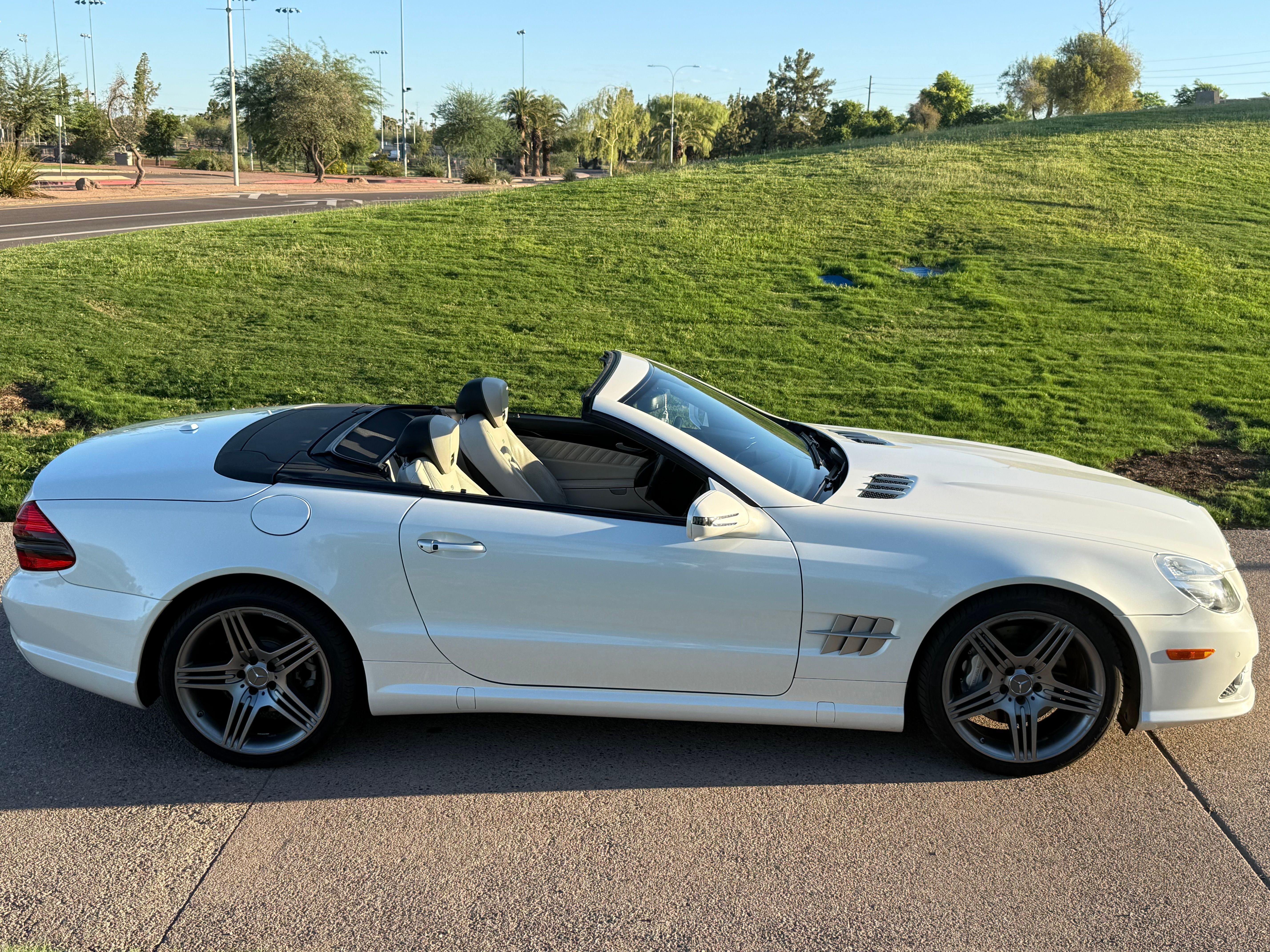 Used 2012 Mercedes-Benz SL 550 w/ SL Wheel Pkg image 1