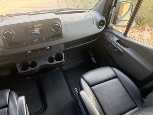 Used 2019 Mercedes-Benz Sprinter 2500 image 13