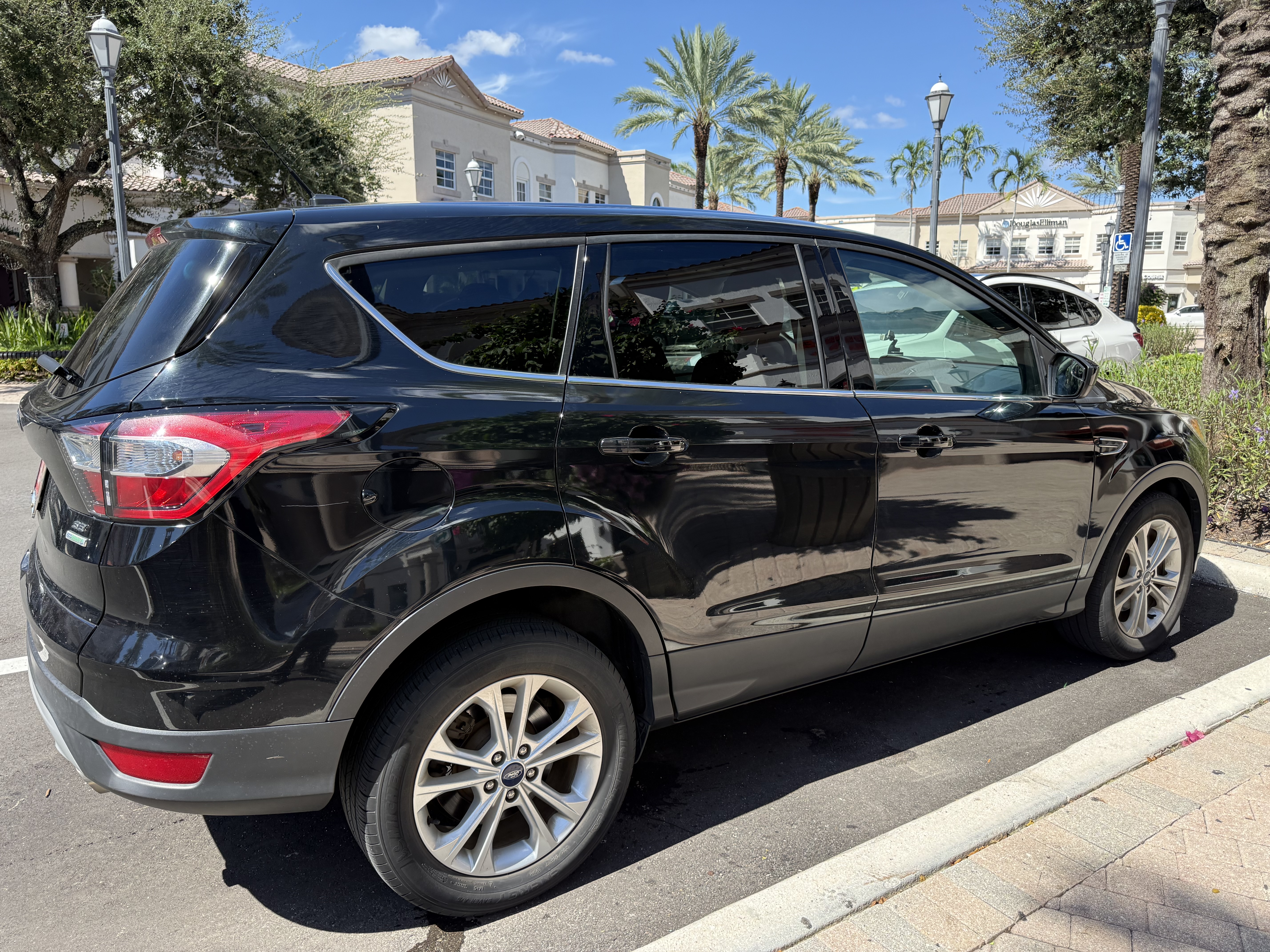 Used 2017 Ford Escape SE w/ SE Cold Weather Package FWD image 8