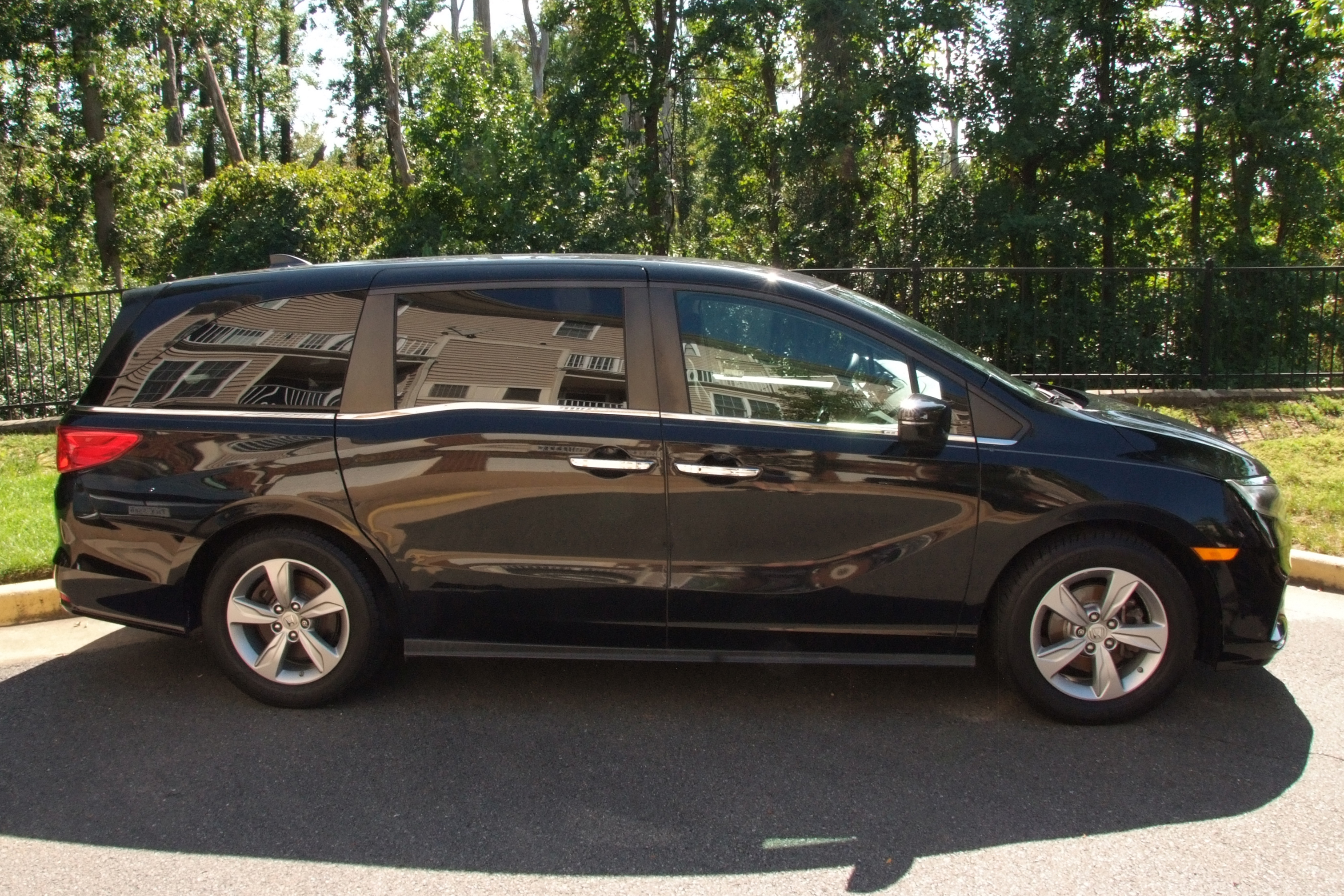 Used 2018 Honda Odyssey EX image 2