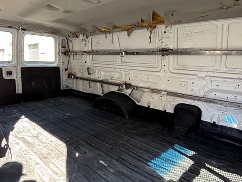 Used 2008 Ford E-350 and Econoline 350 Extended Super Duty image 8