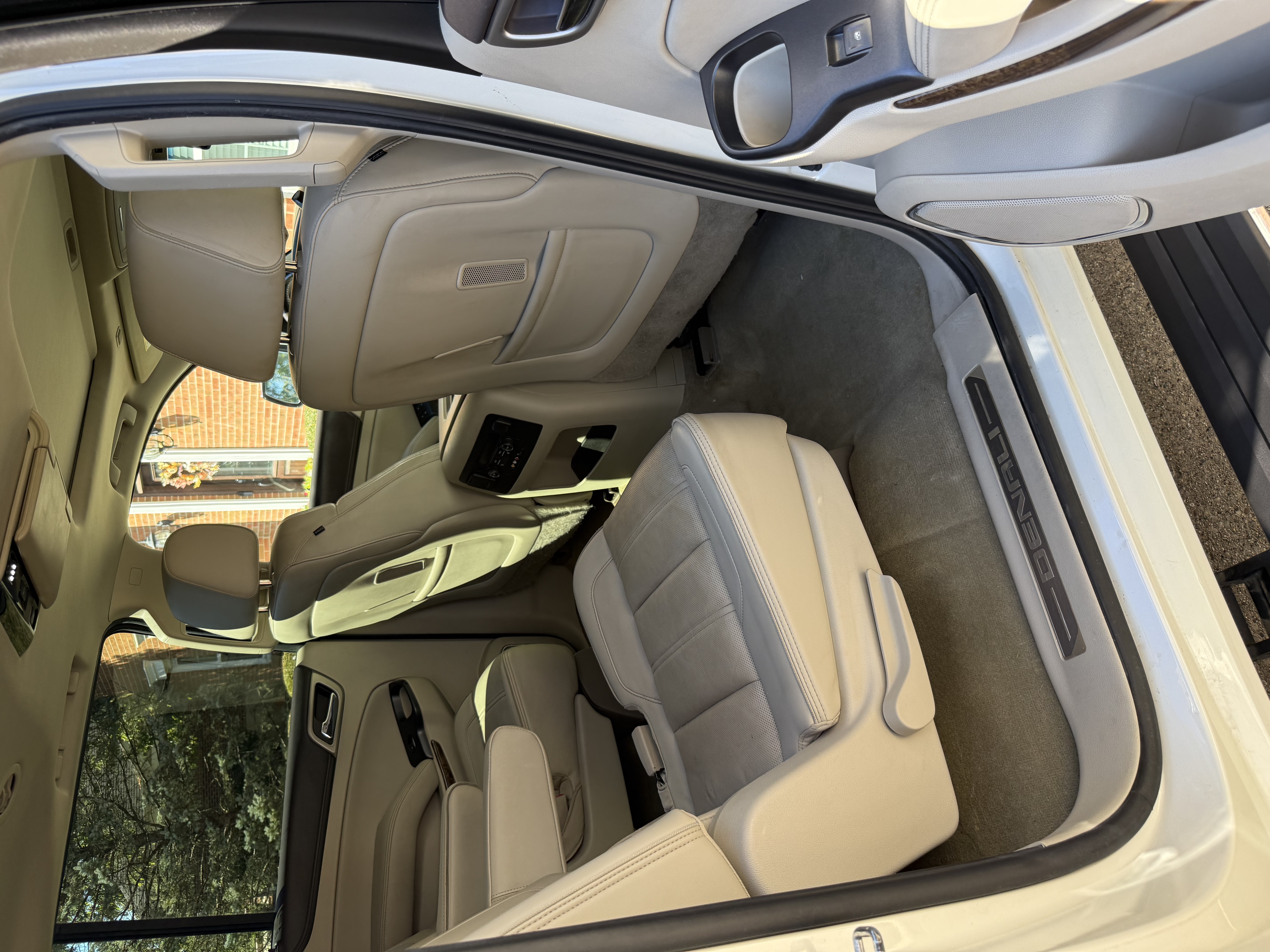 Used 2015 GMC Yukon XL Denali w/ Premium Package AWD/4WD image 17
