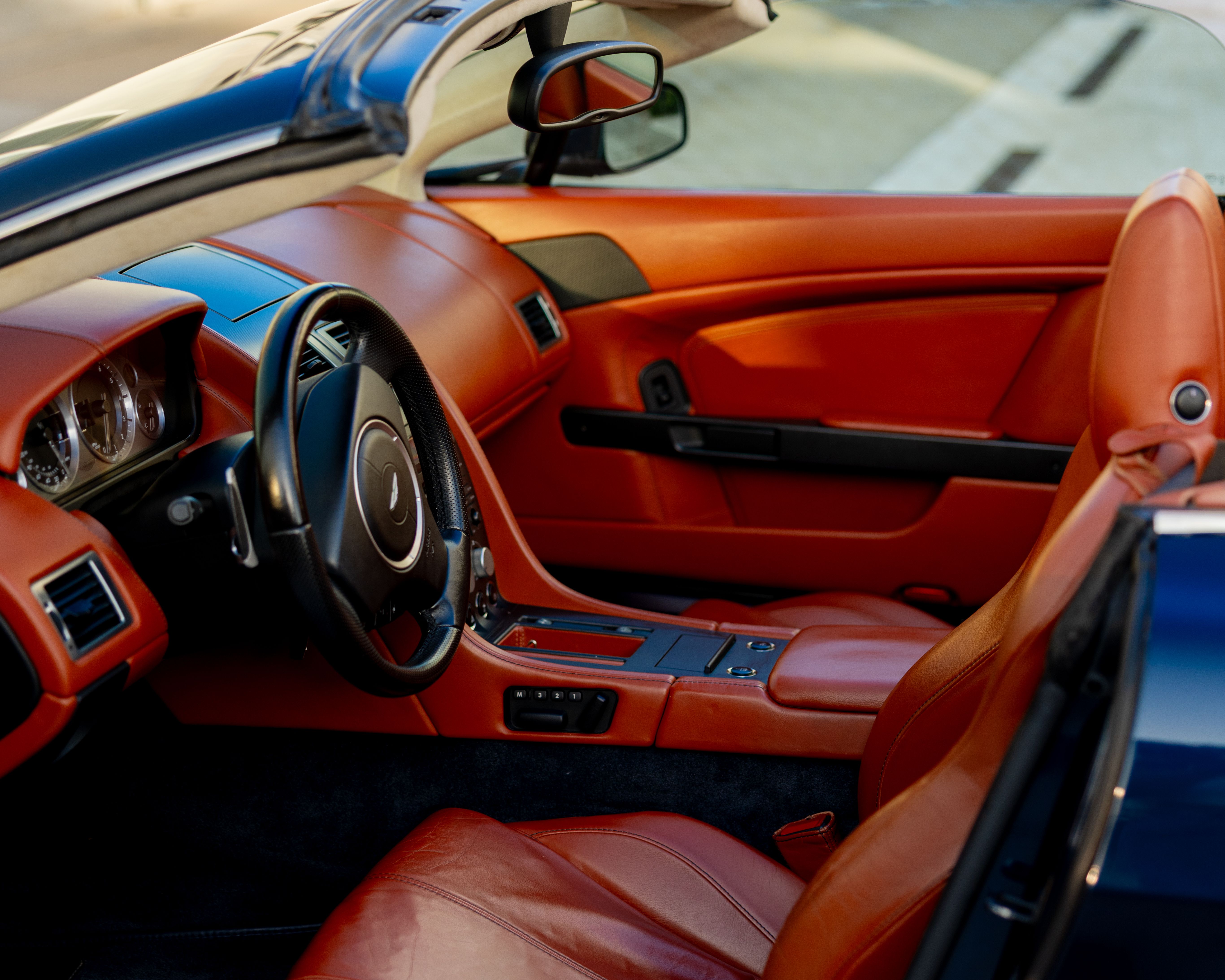 Used 2007 Aston Martin V8 Vantage Roadster RWD image 16