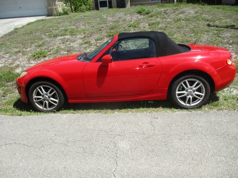 Used 2009 MAZDA MX-5 Miata Sport RWD image 4