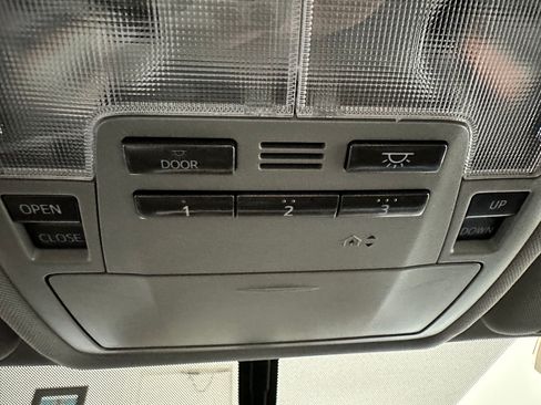 Used 2016 Toyota Highlander XLE image 27