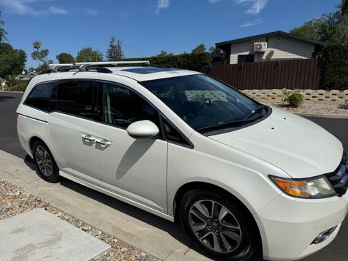 Used 2015 Honda Odyssey Touring Elite image 6