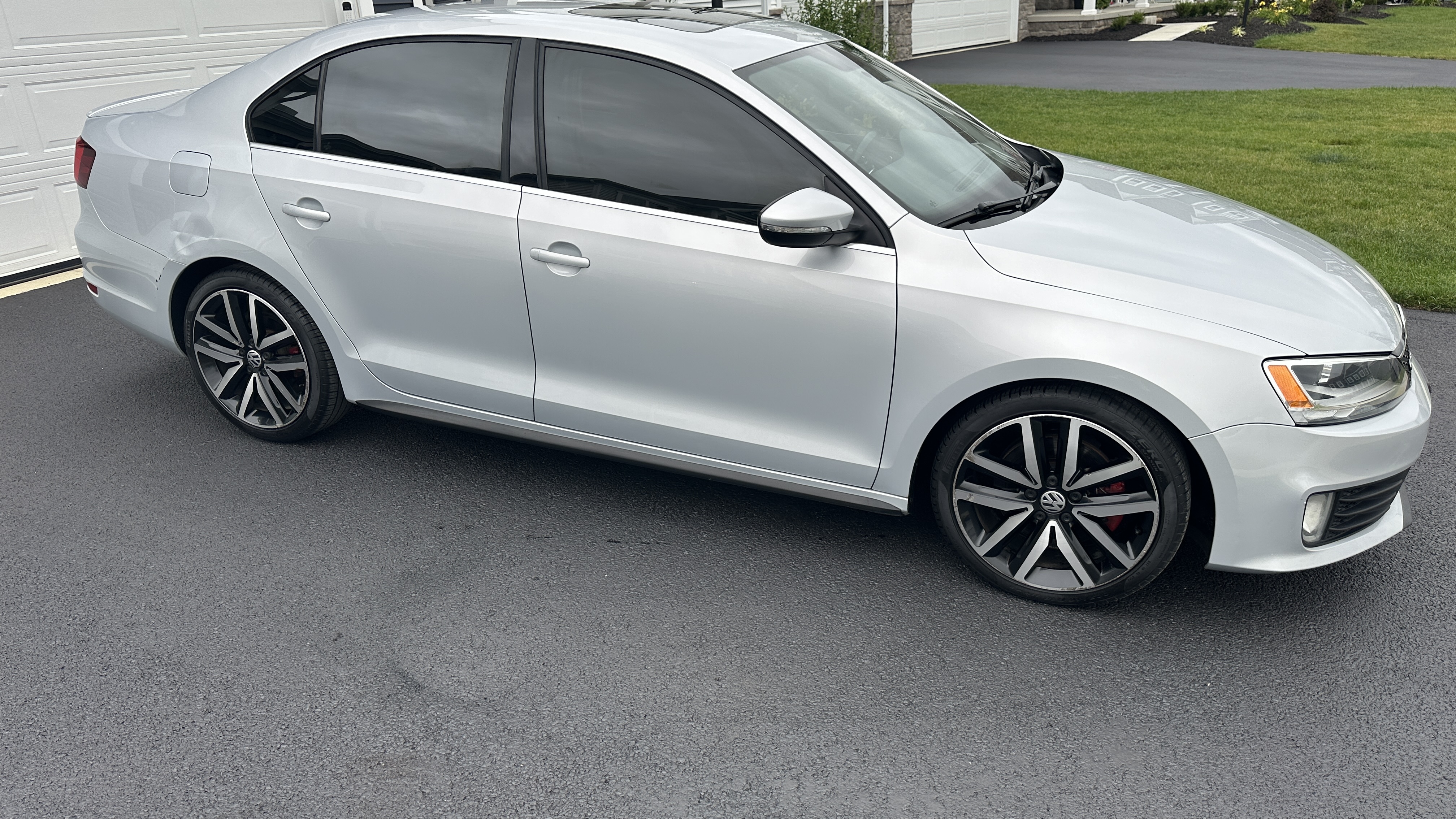 Used 2013 Volkswagen Jetta GLI Autobahn FWD image 2