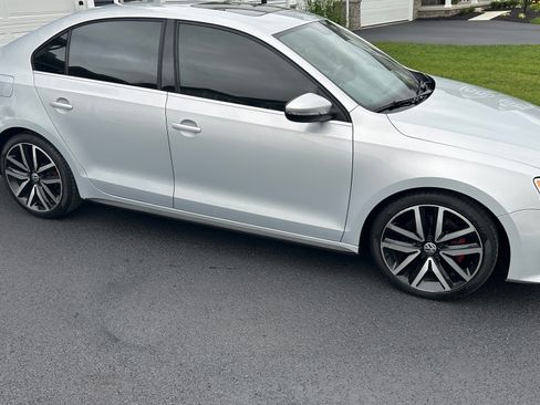 Used 2013 Volkswagen Jetta GLI Autobahn FWD image 2
